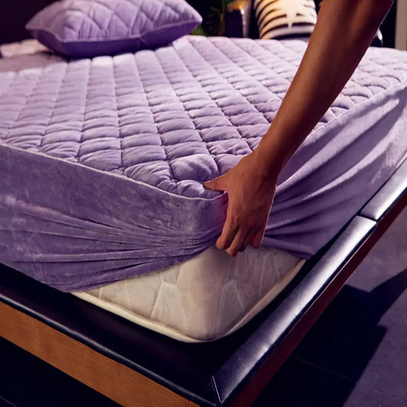 Crystal Velvet Thicken Quilted Mattress Cover Warm Soft Plush Queen King Quilted Bed Fitted Sheet Not Including Pillowcase