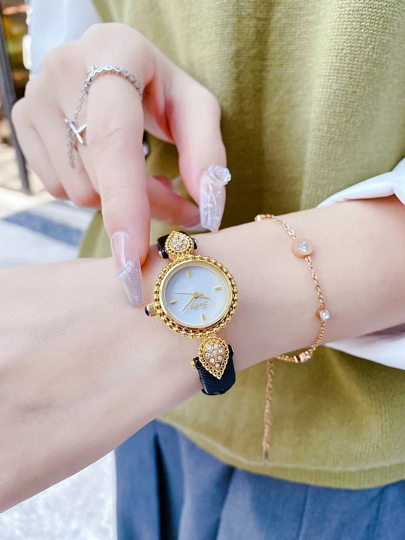 UTHAI Women Watch Light Luxury Brand Shell Faced Diamond Watches Waterproof Leather Strap Ladies Fashion Quartz Wristwatch gift