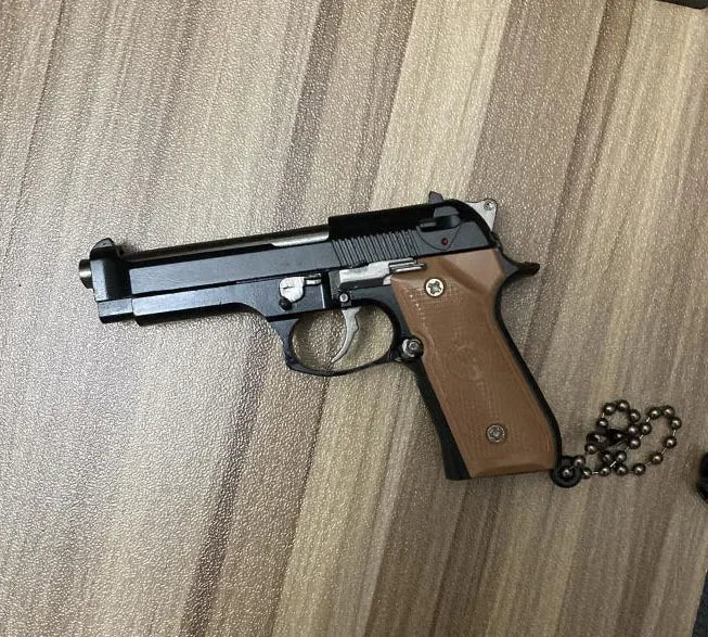 1:3 Scale Alloy M92 Pistol Mini Gun Metal Keychain M92 Pistol Keychain Fidget Toy PUBG Gun Toy Gift Pubg Decoration Toys