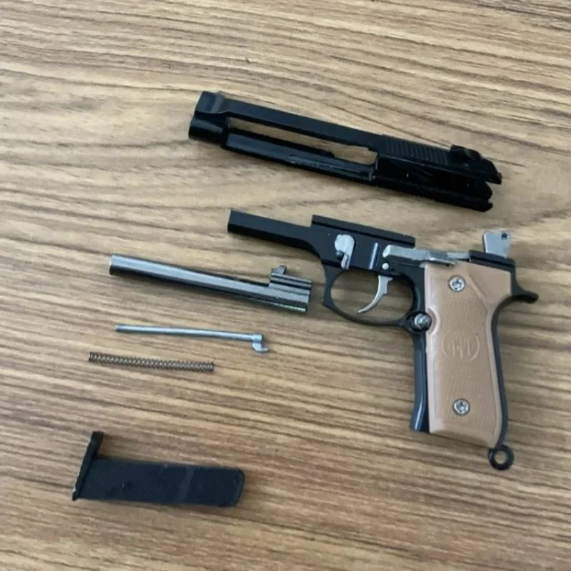 1:3 Scale Alloy M92 Pistol Mini Gun Metal Keychain M92 Pistol Keychain Fidget Toy PUBG Gun Toy Gift Pubg Decoration Toys