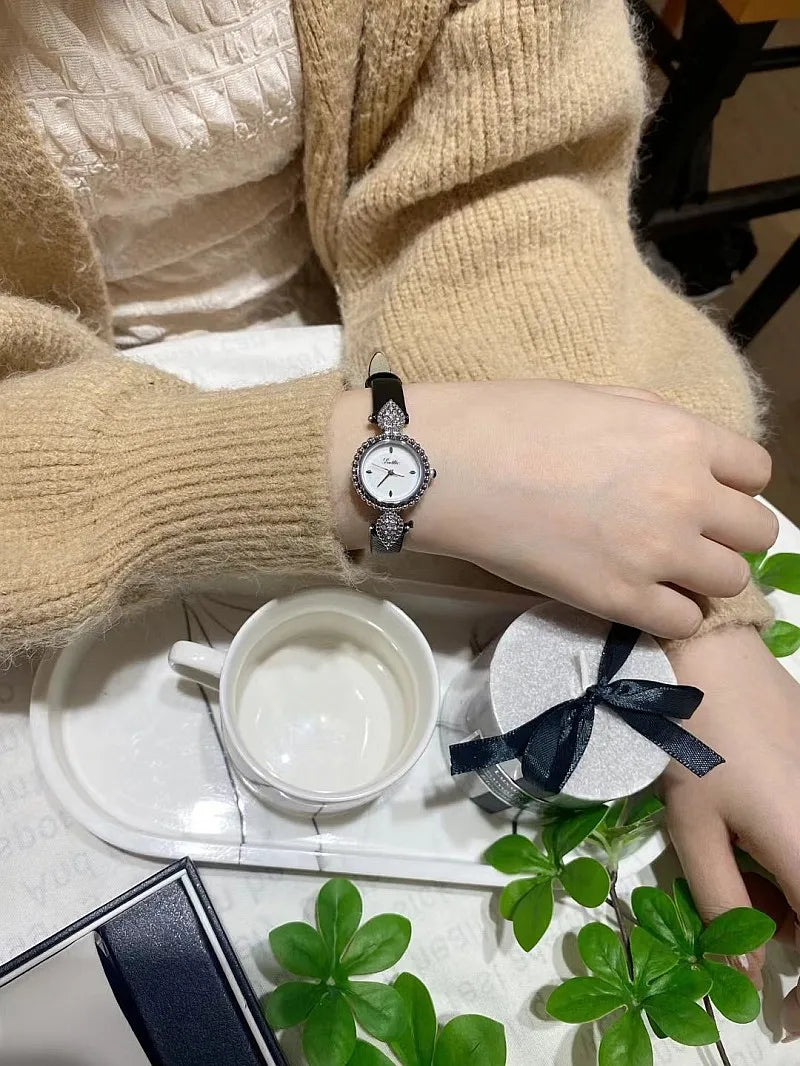 UTHAI Women Watch Light Luxury Brand Shell Faced Diamond Watches Waterproof Leather Strap Ladies Fashion Quartz Wristwatch gift