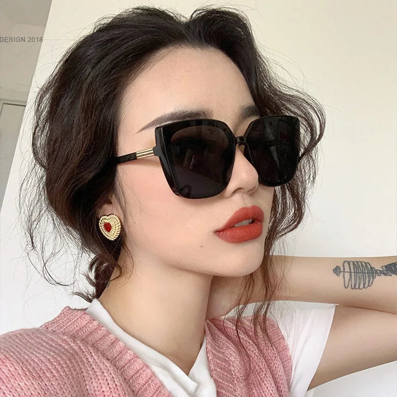 Exquisite Designer Cat Eye Sunglasses Woman Vintage Black Mirror Sun Glasses For Fashion Big Frame Cool Female Oculos De Sol