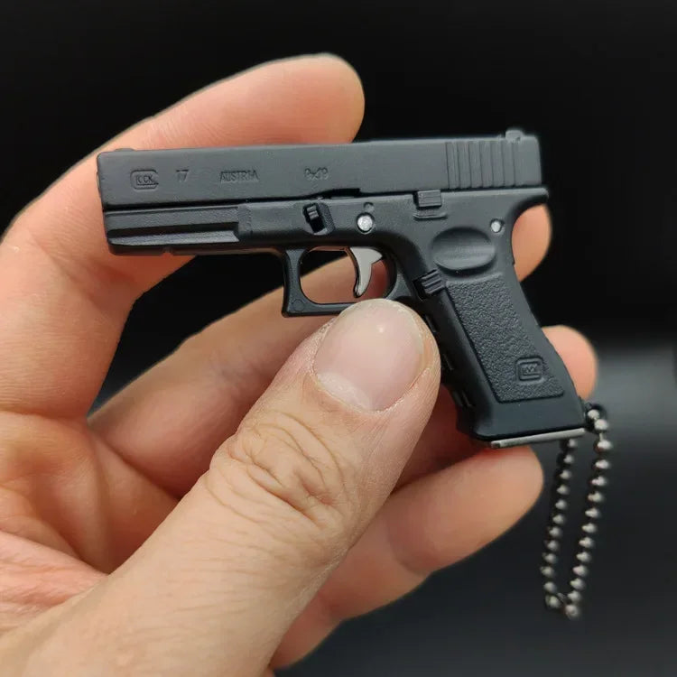 1:3 Mini Pistol Model Metal G17 Detachable DIY Semi-alloy Keychain Toy Gun Pendant Ornaments Children's Toy