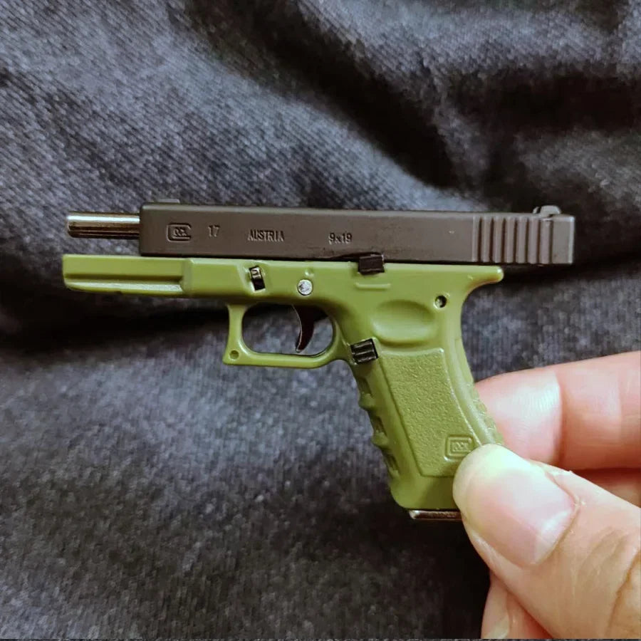 1:3 Mini Pistol Model Metal G17 Detachable DIY Semi-alloy Keychain Toy Gun Pendant Ornaments Children's Toy