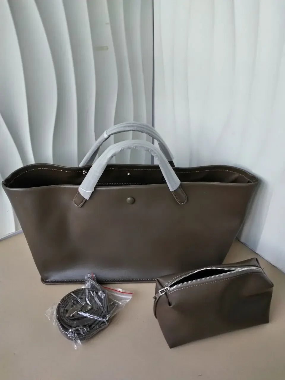 New Moda Simple Large Capacity Exposure Handbags Women Office Casual Dermis Totes Minority Commuter French Style Messenger Bags