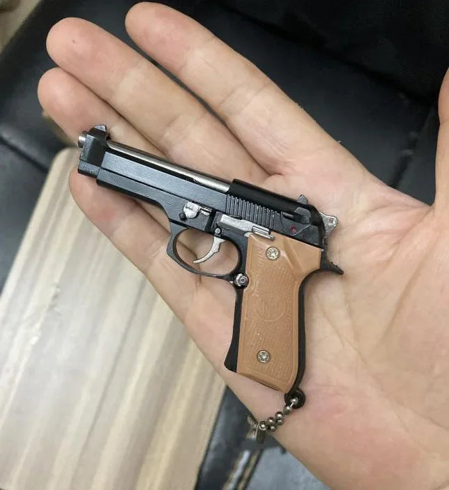 1:3 Scale Alloy M92 Pistol Mini Gun Metal Keychain M92 Pistol Keychain Fidget Toy PUBG Gun Toy Gift Pubg Decoration Toys