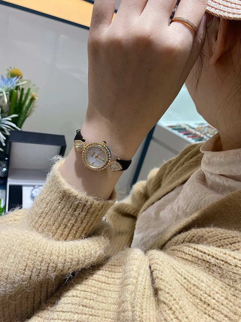 UTHAI Women Watch Light Luxury Brand Shell Faced Diamond Watches Waterproof Leather Strap Ladies Fashion Quartz Wristwatch gift