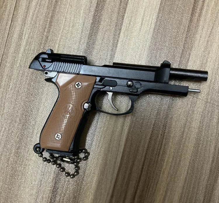 1:3 Scale Alloy M92 Pistol Mini Gun Metal Keychain M92 Pistol Keychain Fidget Toy PUBG Gun Toy Gift Pubg Decoration Toys