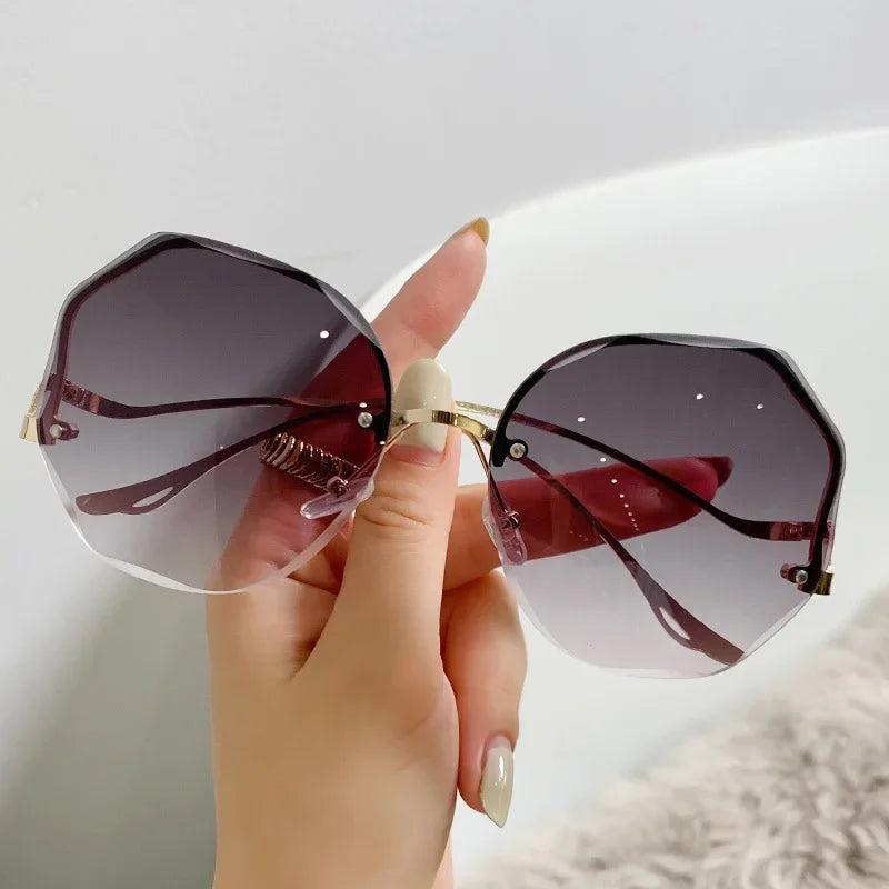 2023 Borderless Trimmed Fashionable Sunglasses Women UV Protection Irregular Round Oversized Sunglasses Ocean Lense SunGlasses