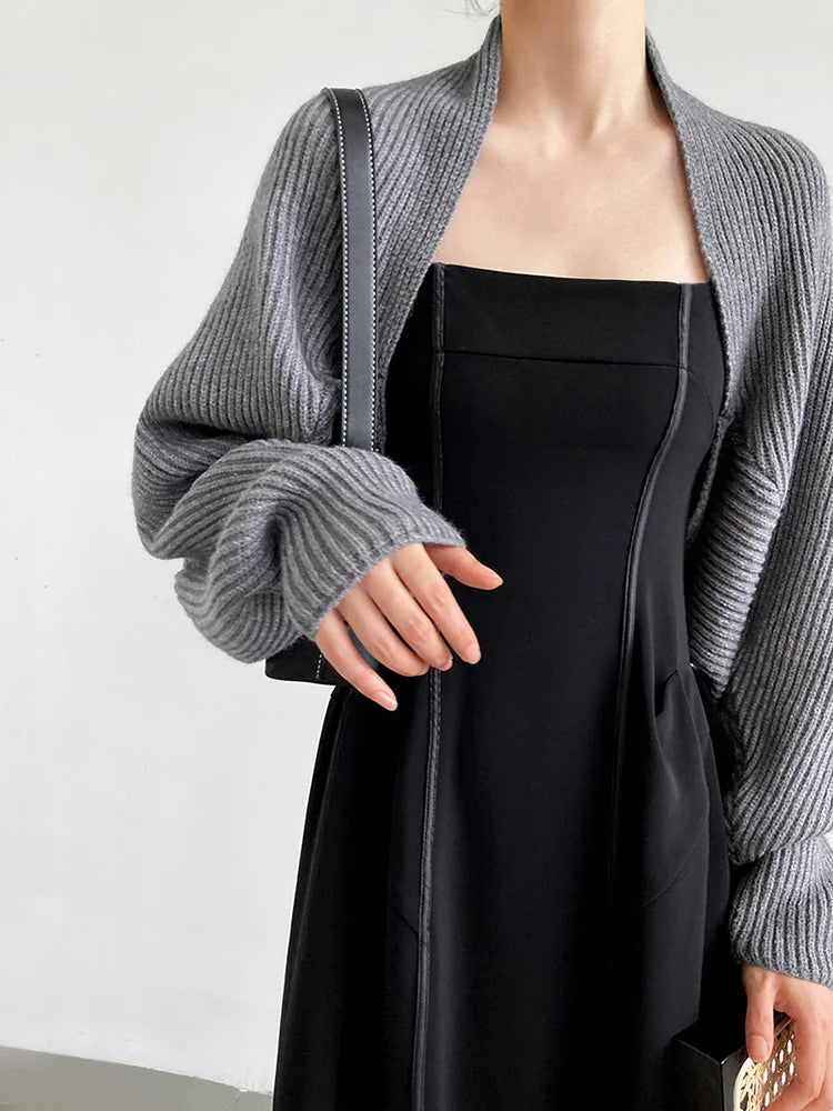[EAM] Elegant Gray Knitting Cardigan Sweater Loose Fit V-Neck Long Sleeve Women New Fashion Tide Autumn Winter 2025 1DF2337